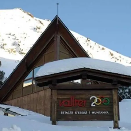 Mountain View Lodge: Retreat With Fireplace And Wi-fi Apartment Llanars
