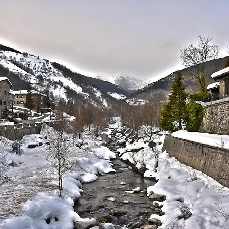 Mountain View Lodge: Retreat With Fireplace And Wi-fi