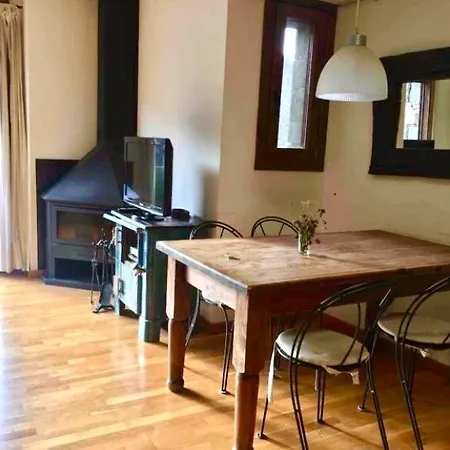 Mountain View Lodge: Retreat With Fireplace And Wi-fi *